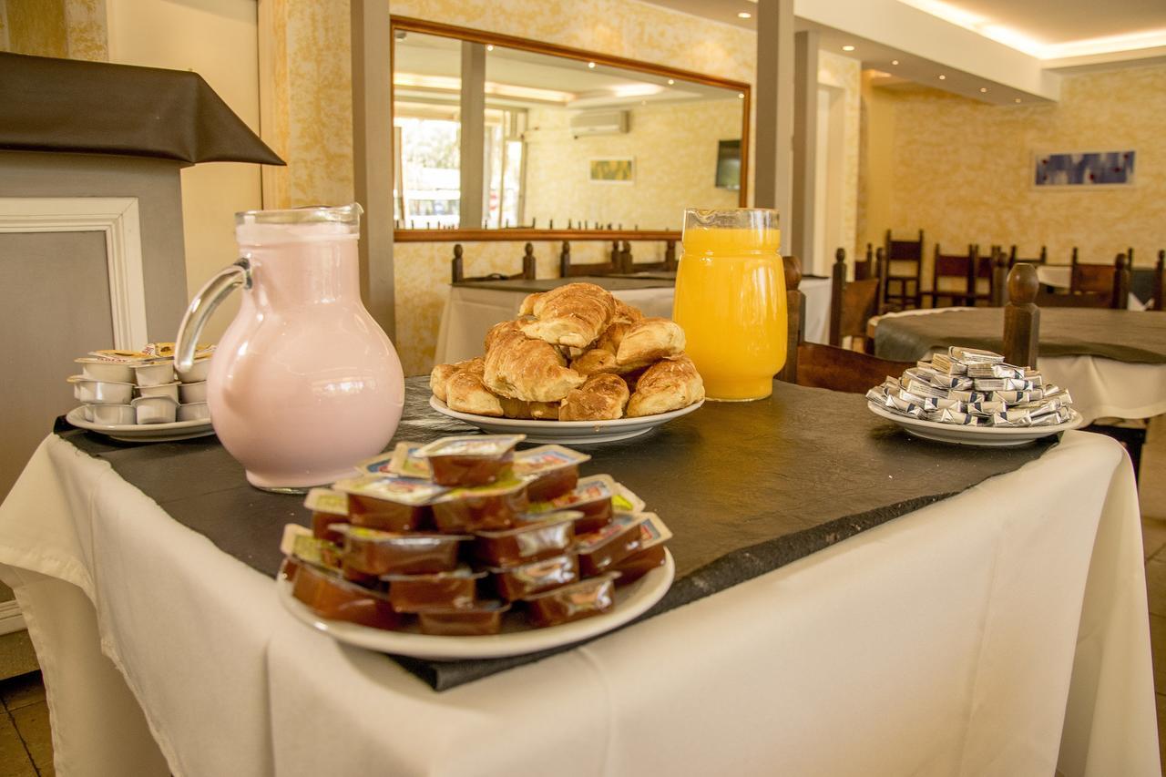 Hotel Saint Tropez Villa Carlos Paz Extérieur photo